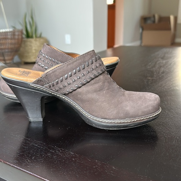 Soft Brand Brown Leather Mule Clog Heel With Braided Buckle Detail - Picture 3 of 10